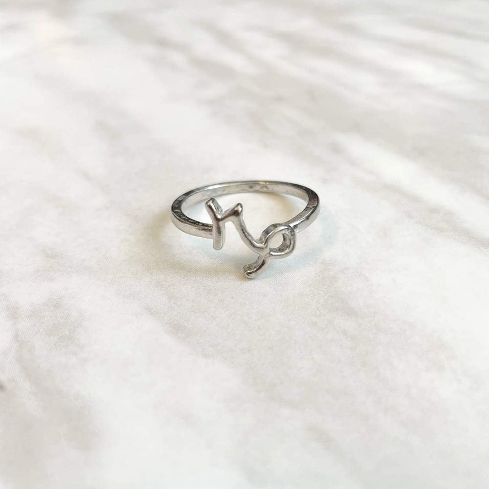 🎉 New Silver Plated Capricorn Zodiac Ring